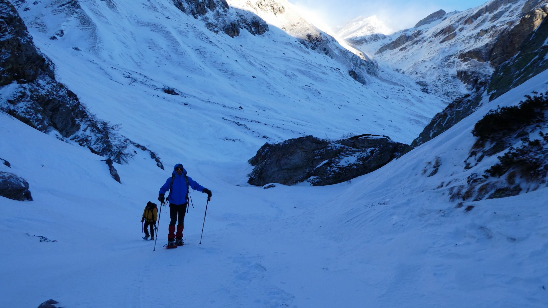 Davide e Stefano entrano nella Gola delle Barricate