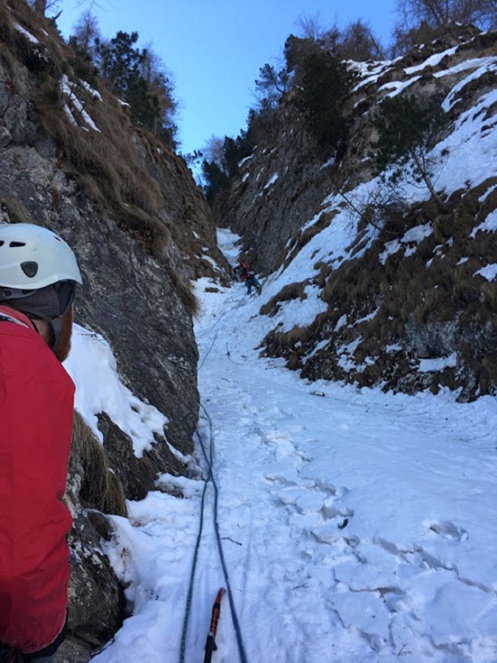 Il primo salto da sopra il lungo canale che porta al primo ghiaccio