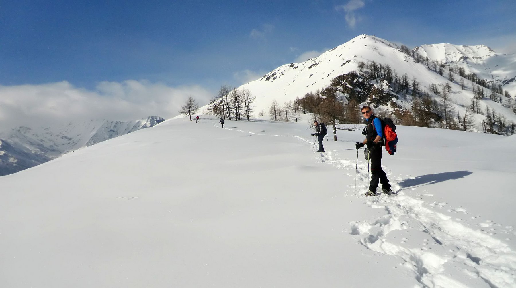 arrivo al colle, sfondo Punta Raccias