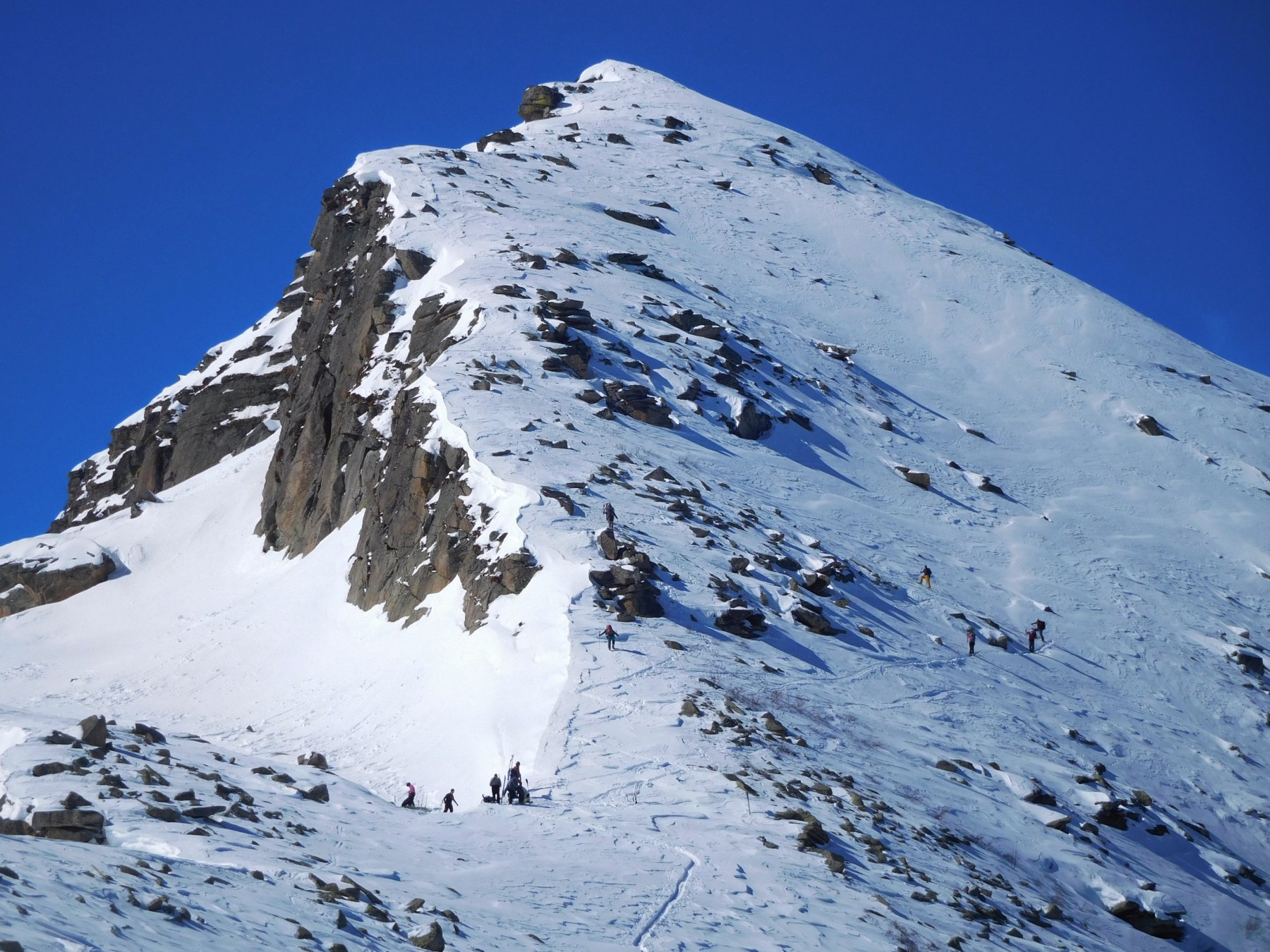 ultimi metri con gli sci (visti dalla Mejdia)