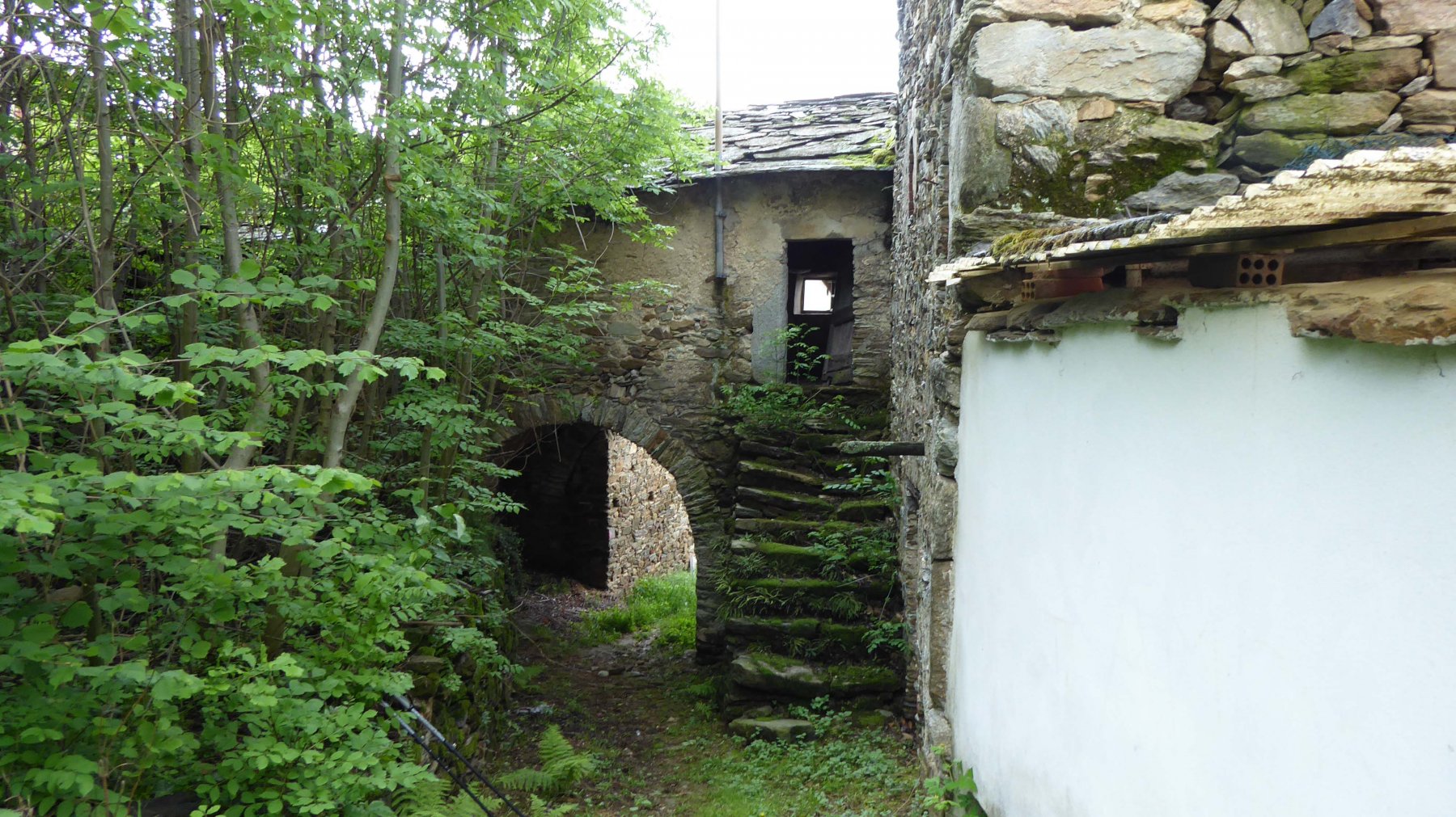  Scorcio di architettura canavesana