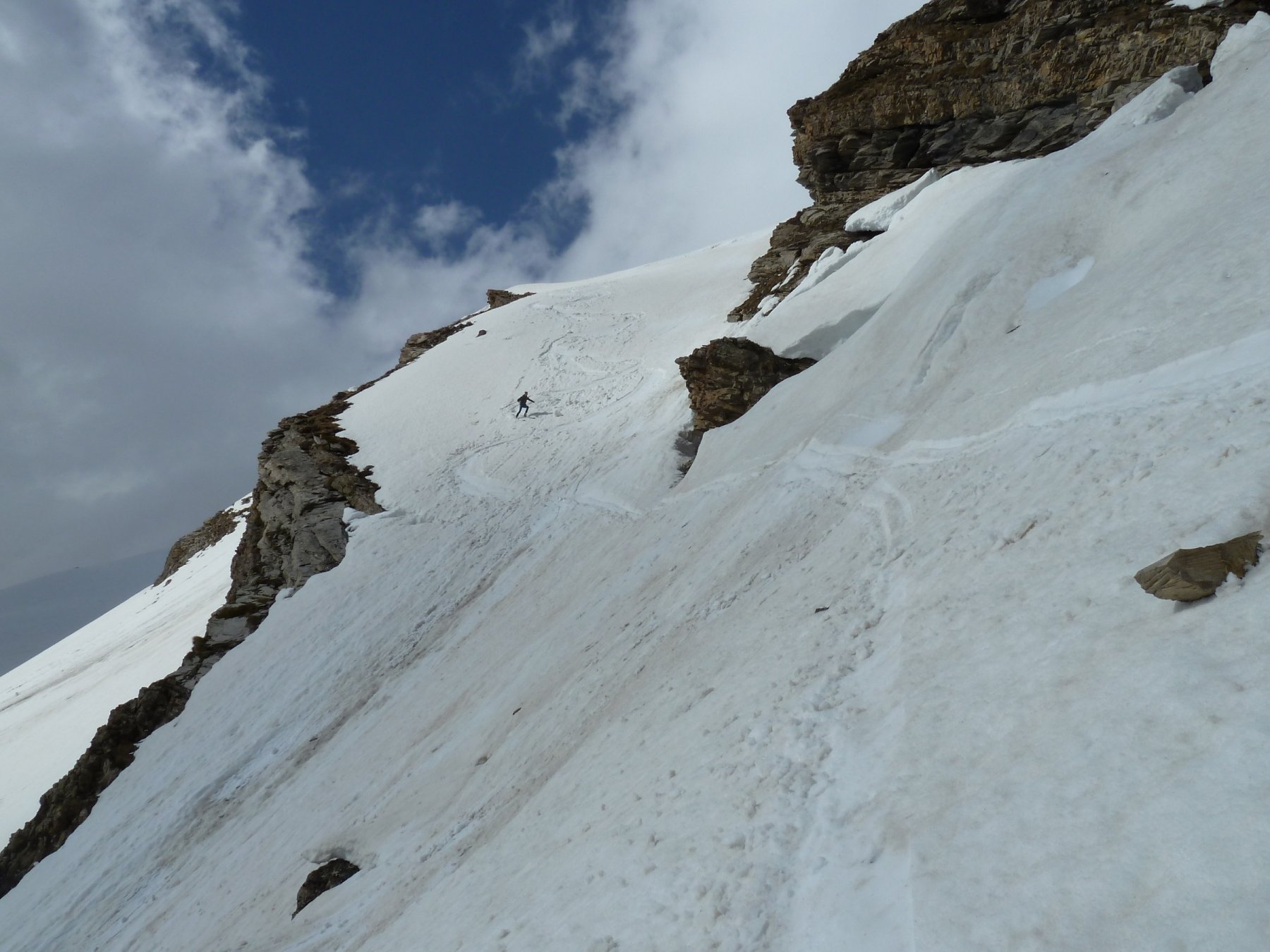 breve tratto ripido su neve umida