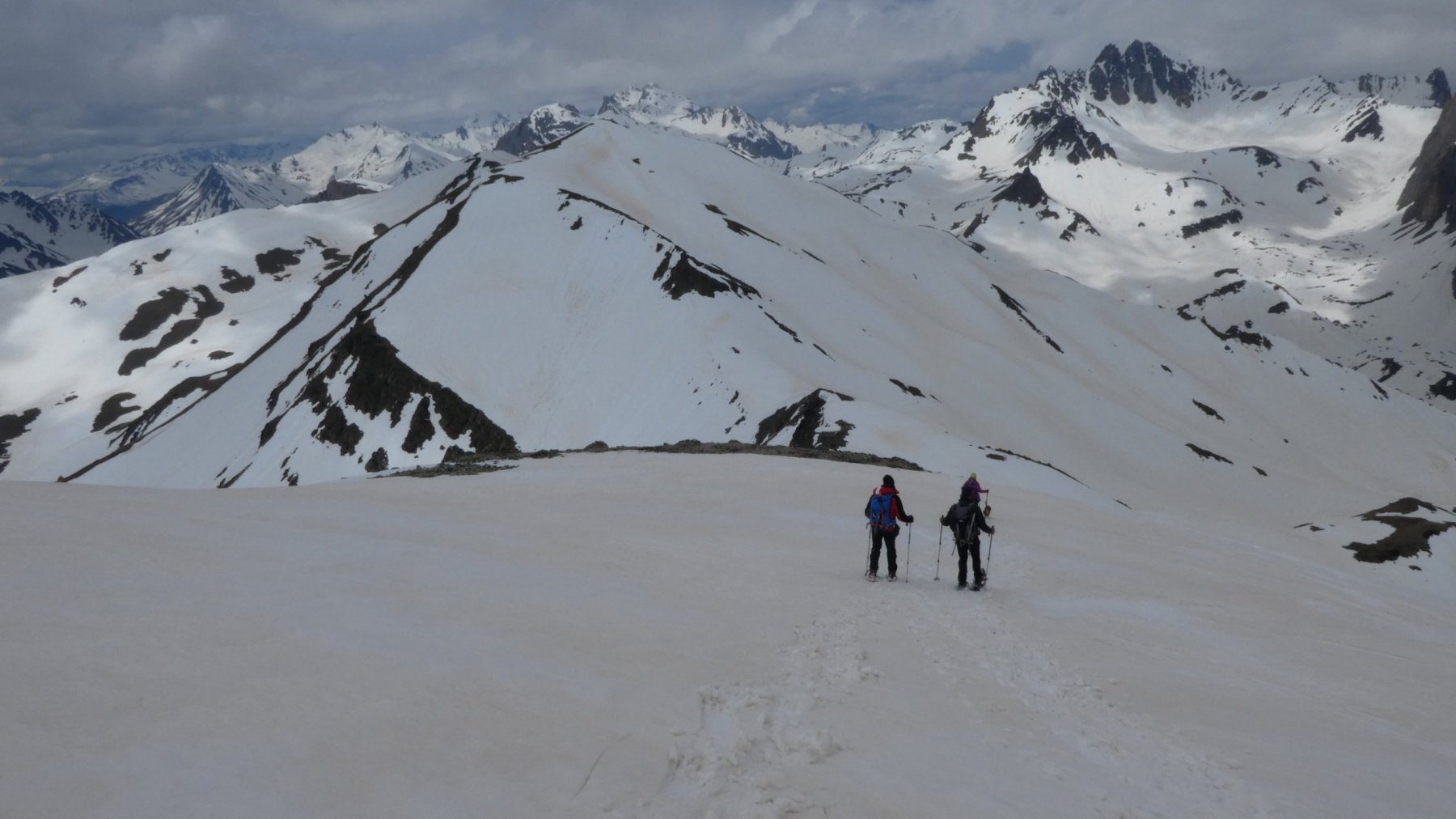 in discesa dal Pic d'Ombière verso il colletto che divide le due cime