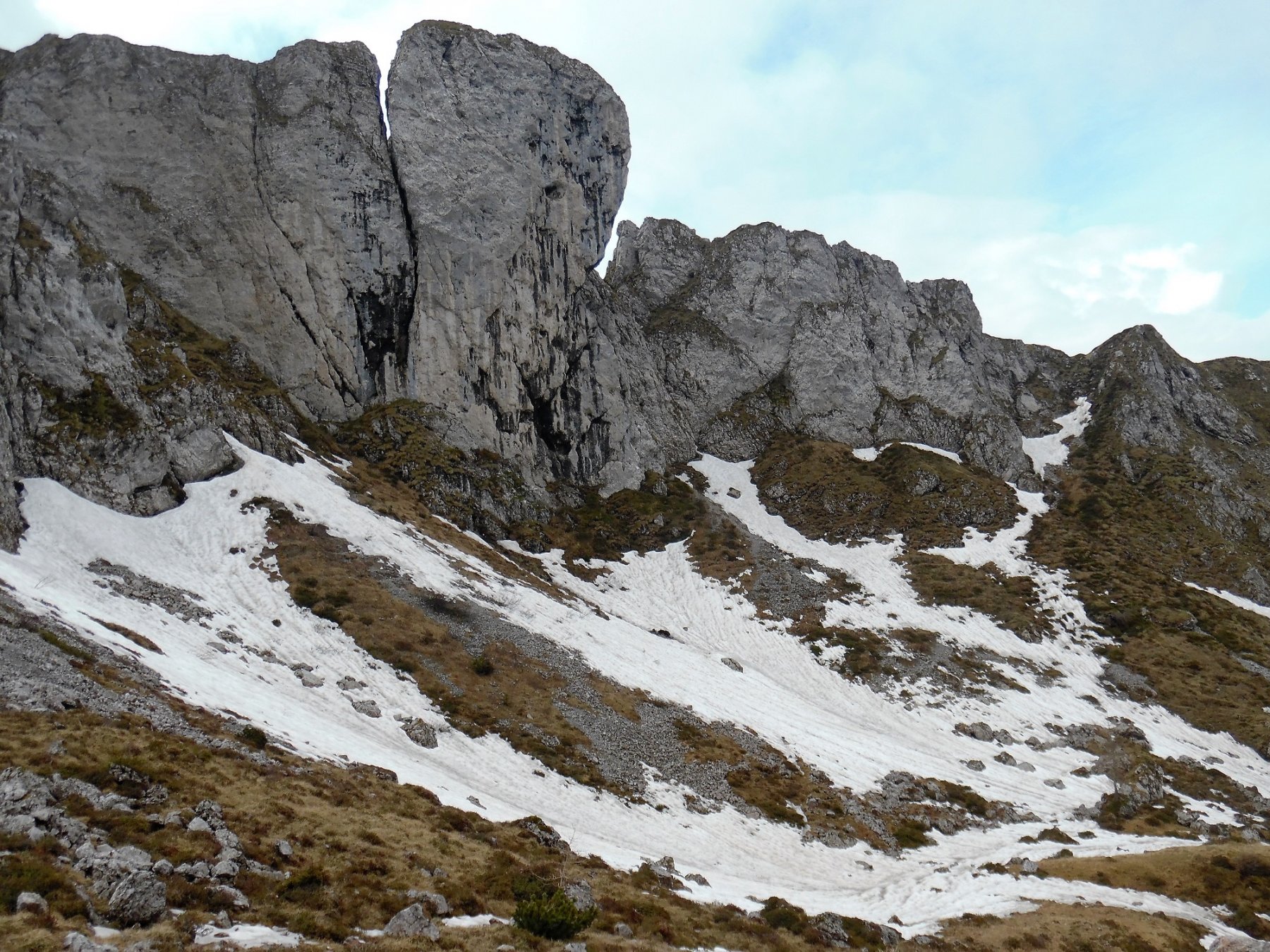 Anfiteatro dell'Olmo. Parete rocciosa tra il Pizzo e il Passo Olone