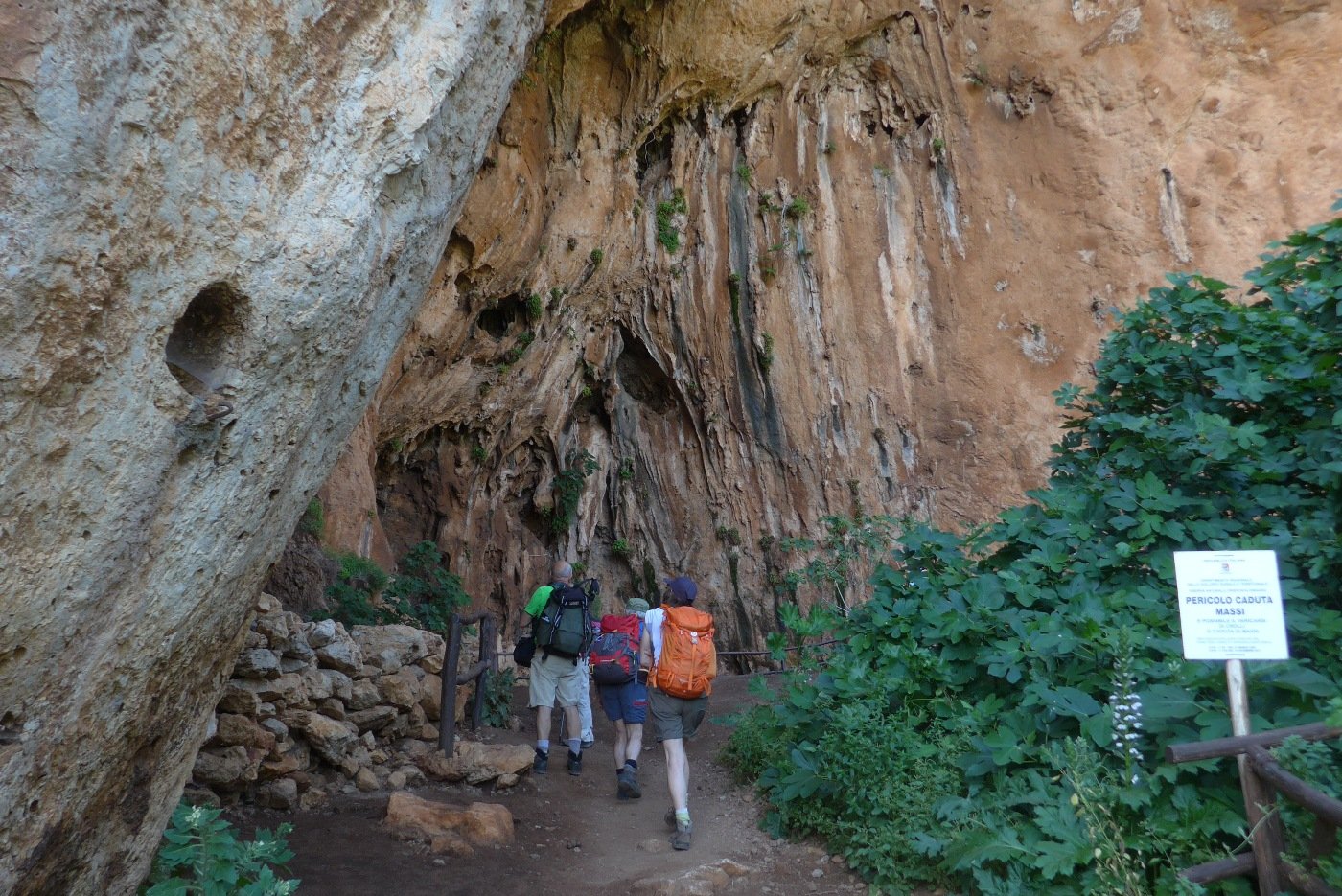 Entrando nella grotta dell'Uzzo