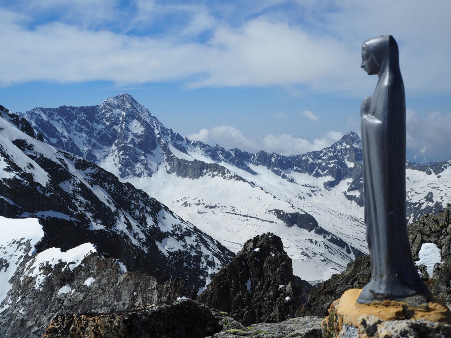Cima Calotta con l'Adamello sullo sfondo