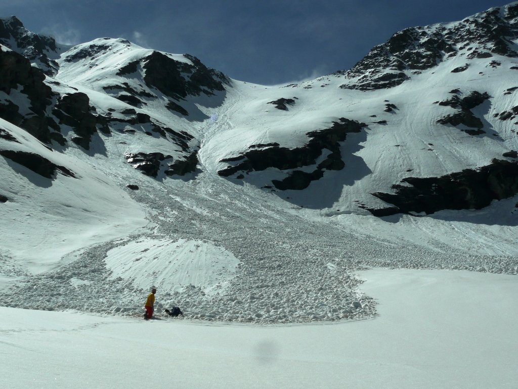 Al centro, Il pendio canale del versante nord.
