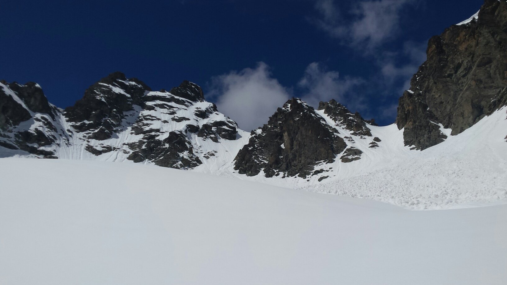 il colle di Tzan a dx, versante Valtournenche 