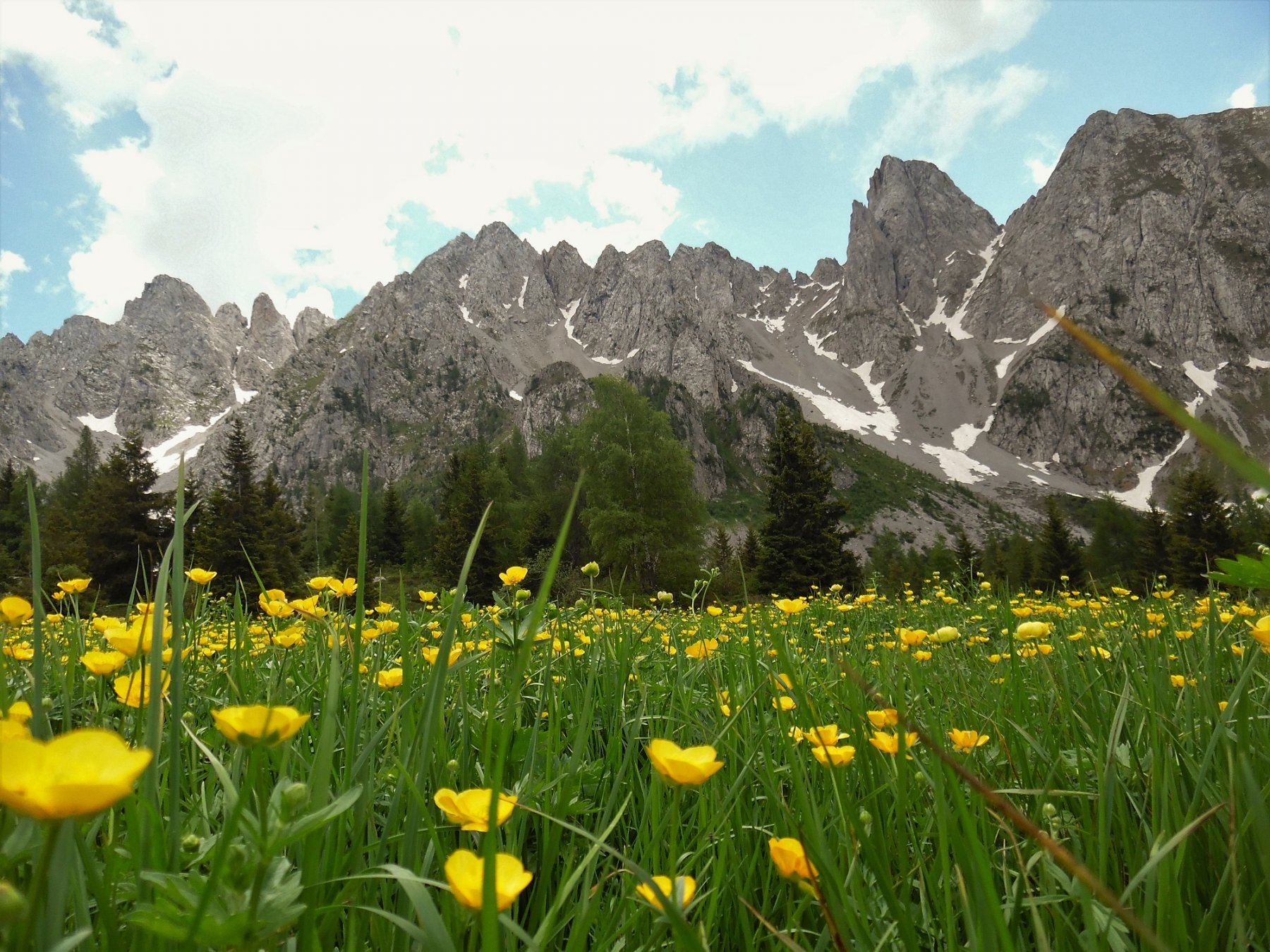 Cimon della Bagozza a destra, alla sua sinistra il Mengol