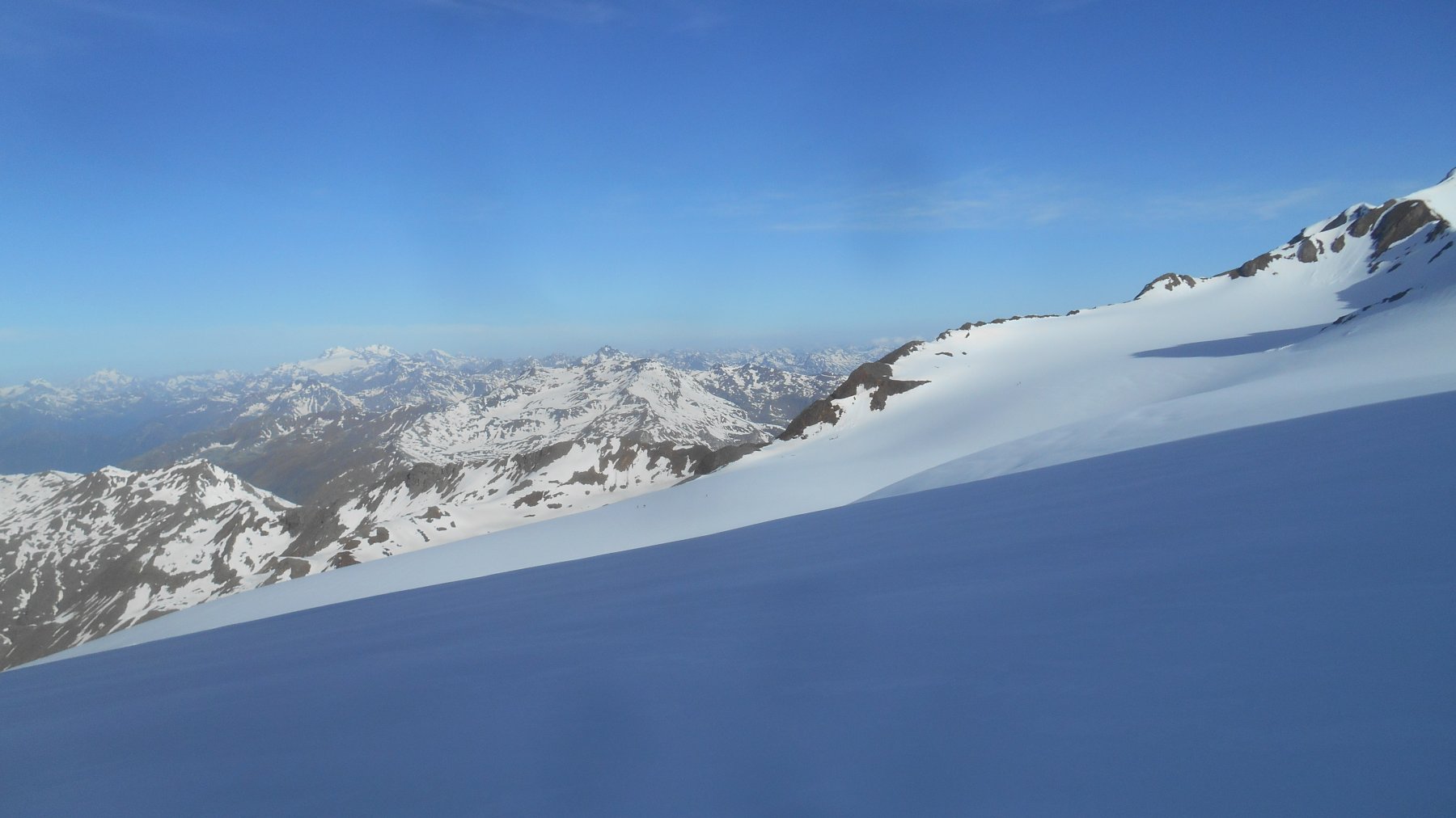 Ghiacciaio del Dosegù con il Bernina sullo sfondo