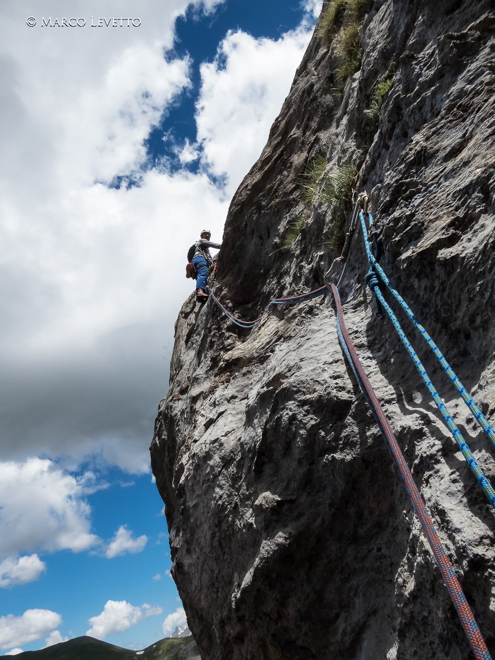 Il traverso ascendente su placca di L5, noi abbiamo sostato nel canale