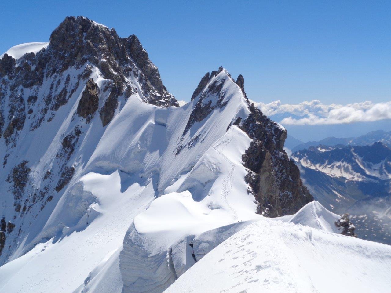 uno sguardo indietro: la cresta e l'Aiguille