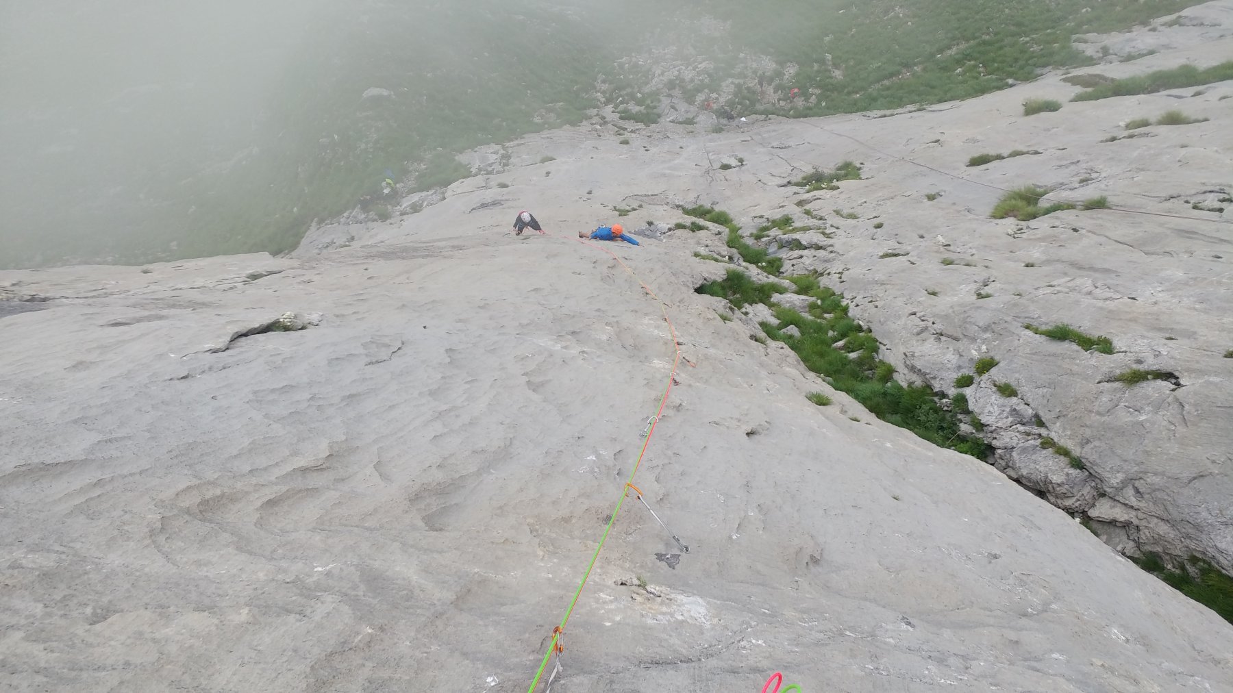 Dalla sosta di S2, il tiro di 6c