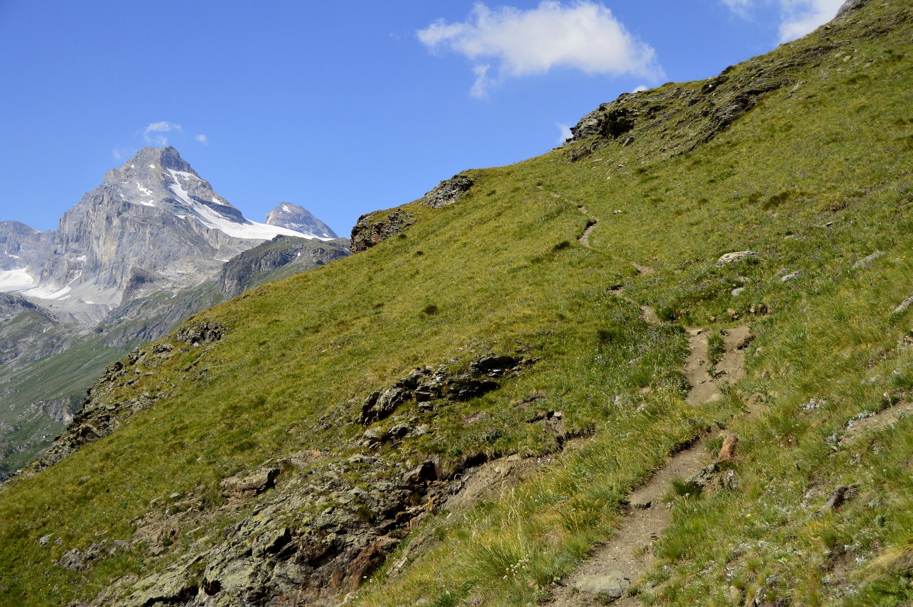 Inizio salita con la Granta Parei sullo sfondo.
