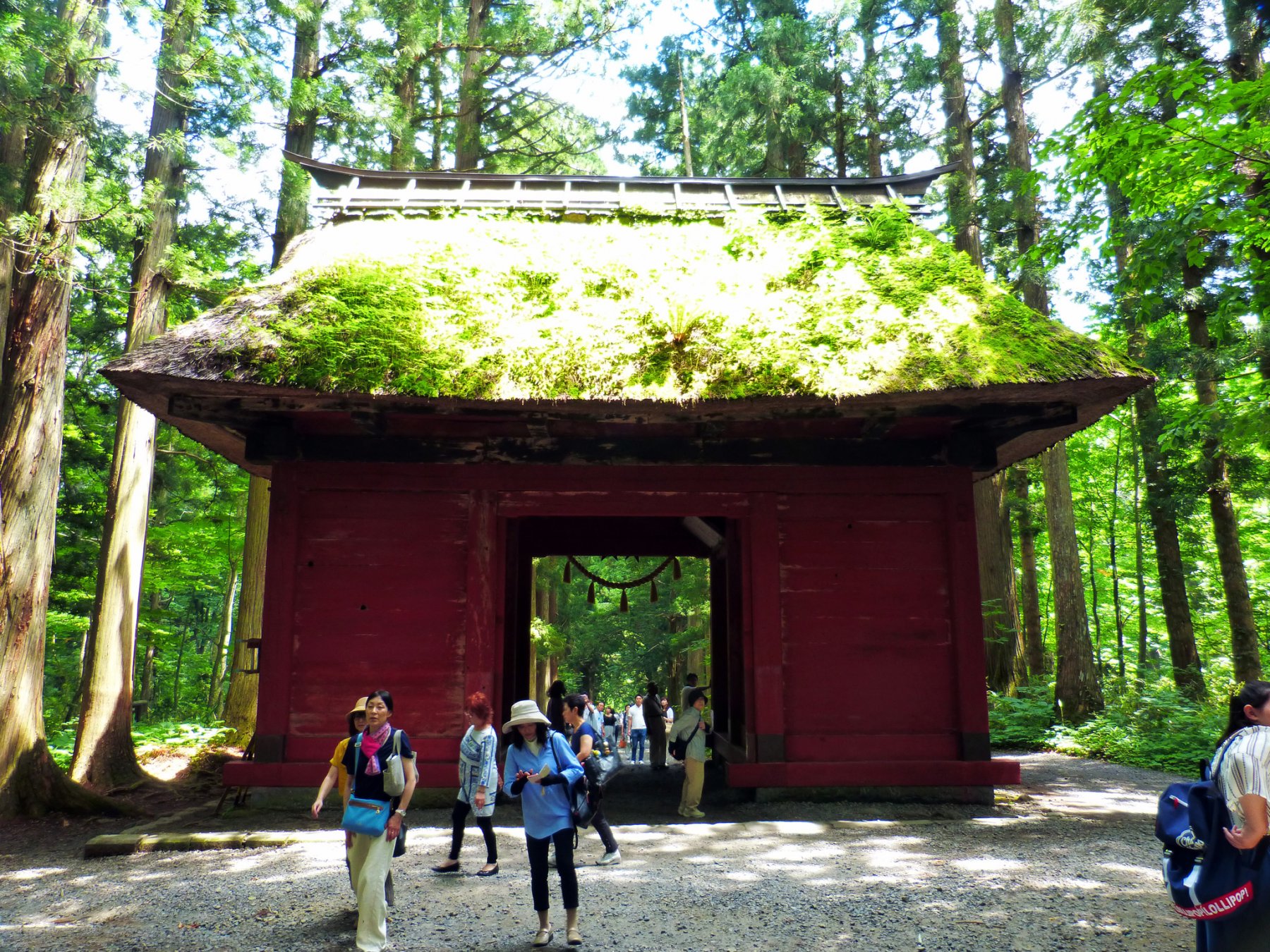 Uno dei diversi portoni da attraversare