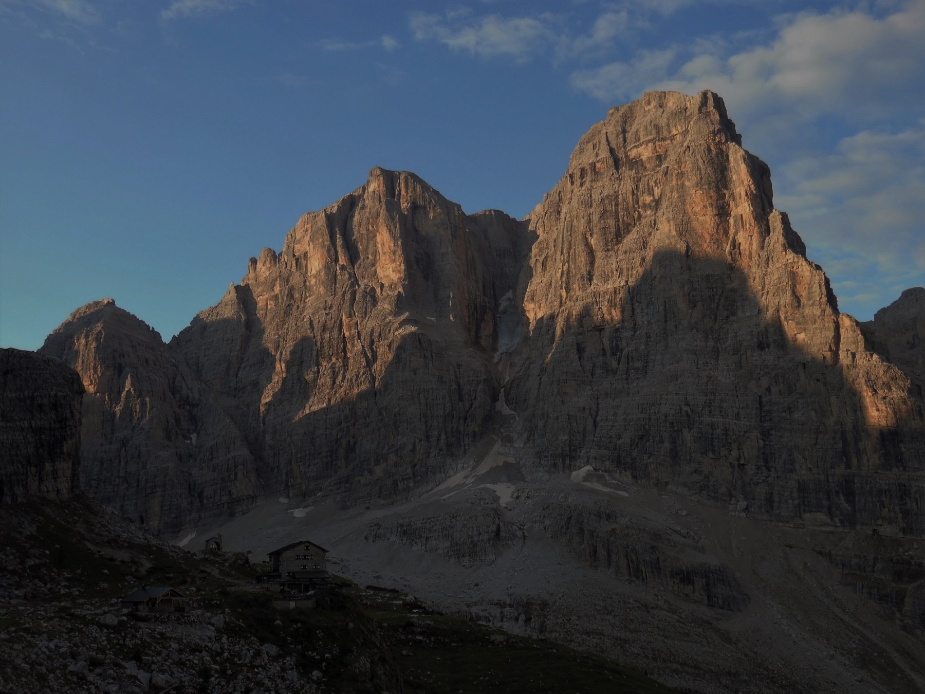 Rif. Brentei e chiesetta. Canalone Neri, Crozzon di Brenta