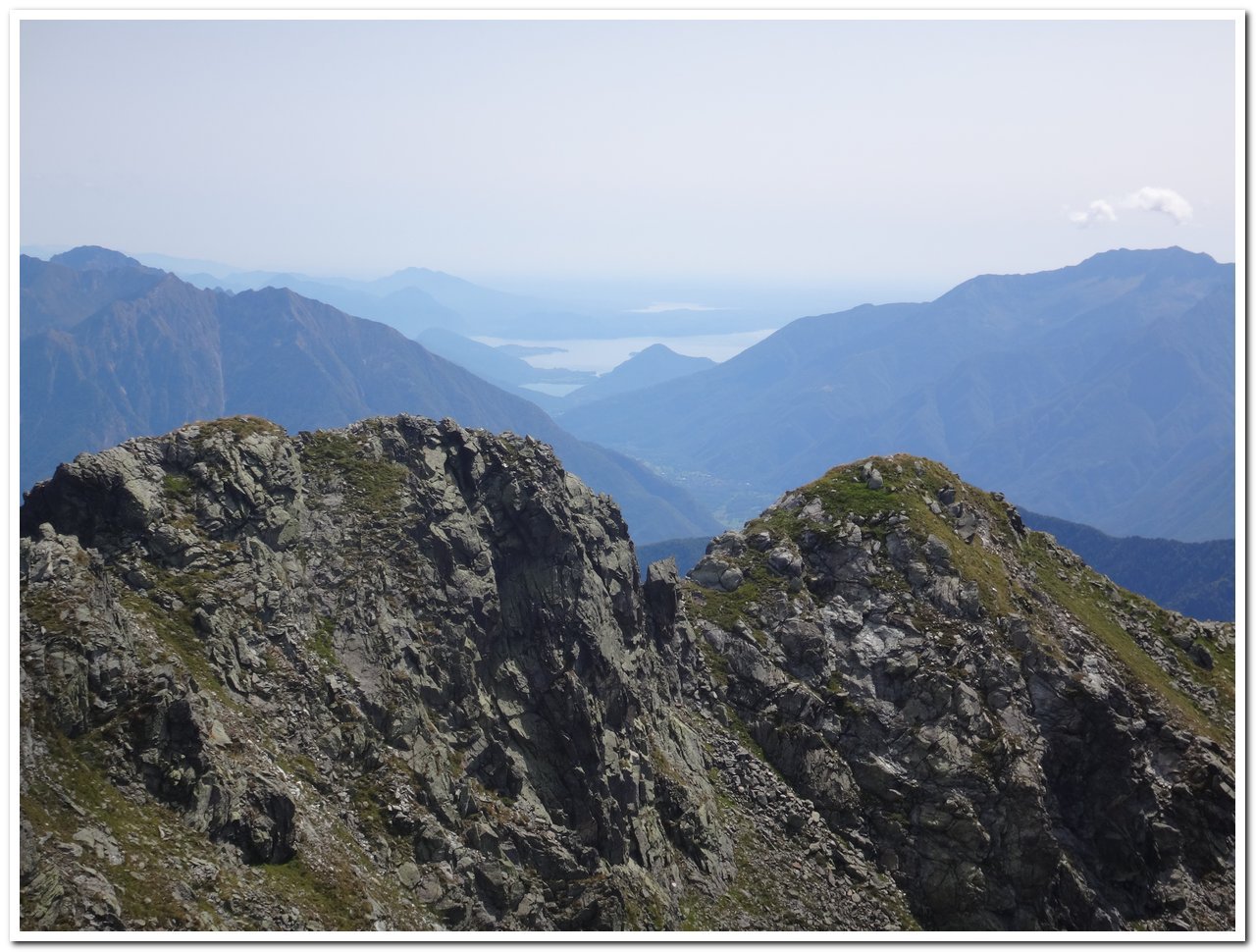Lago di Mergozzo, Maggiore e di Varese dalla cima