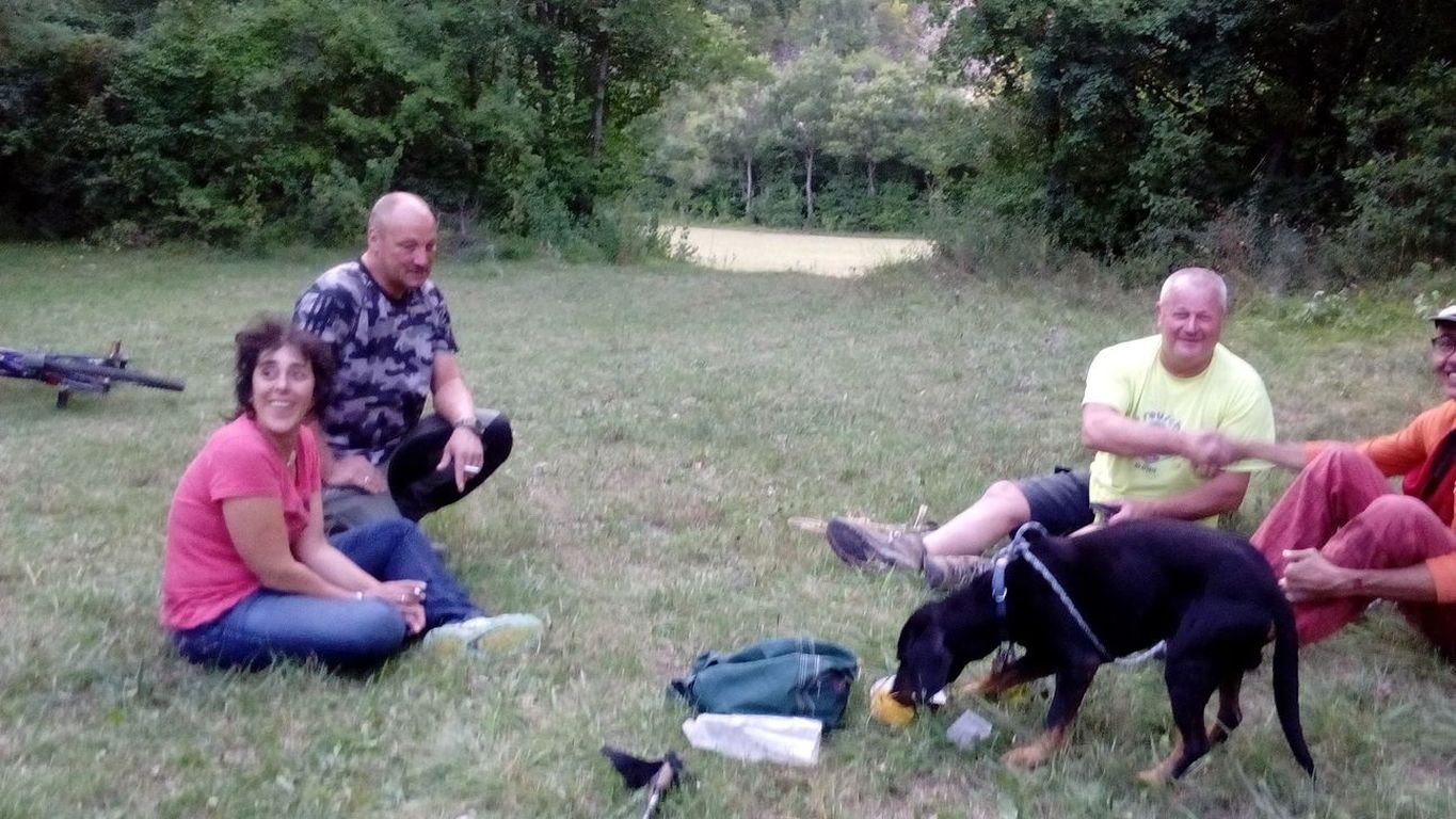 congratulazioni mentre Zar si rifocilla dopo ore di stress