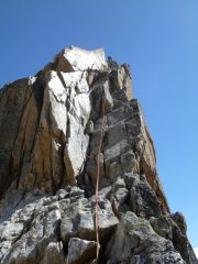 sull'affilata cresta quasi in vetta