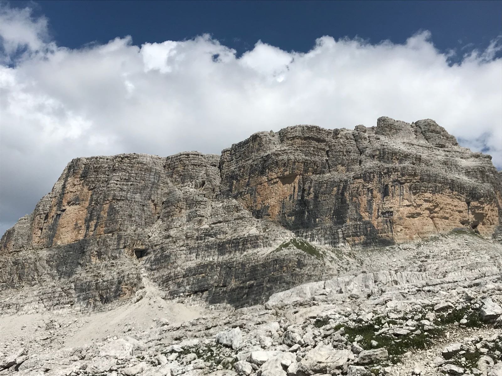 Castello di Vallesinella con lo Spallone Ovest