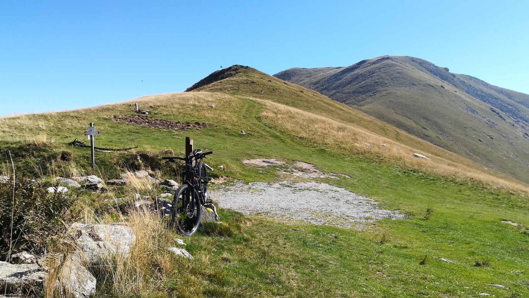 La dorsale di discesa da Cima Bossola osservata da Colletto di Bossola