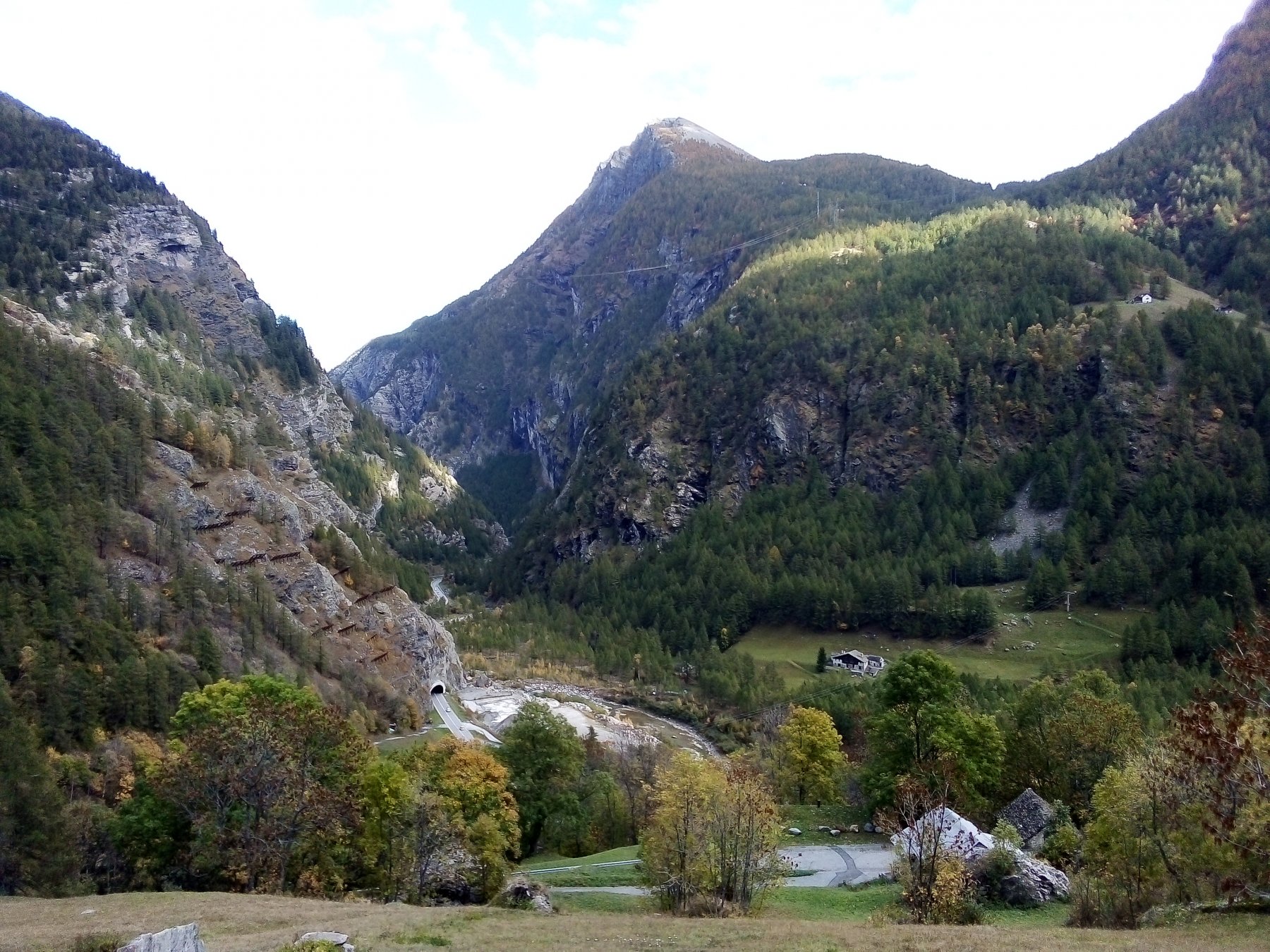 L'uscita dalla gola di Gondo vista da sopra Gabi.