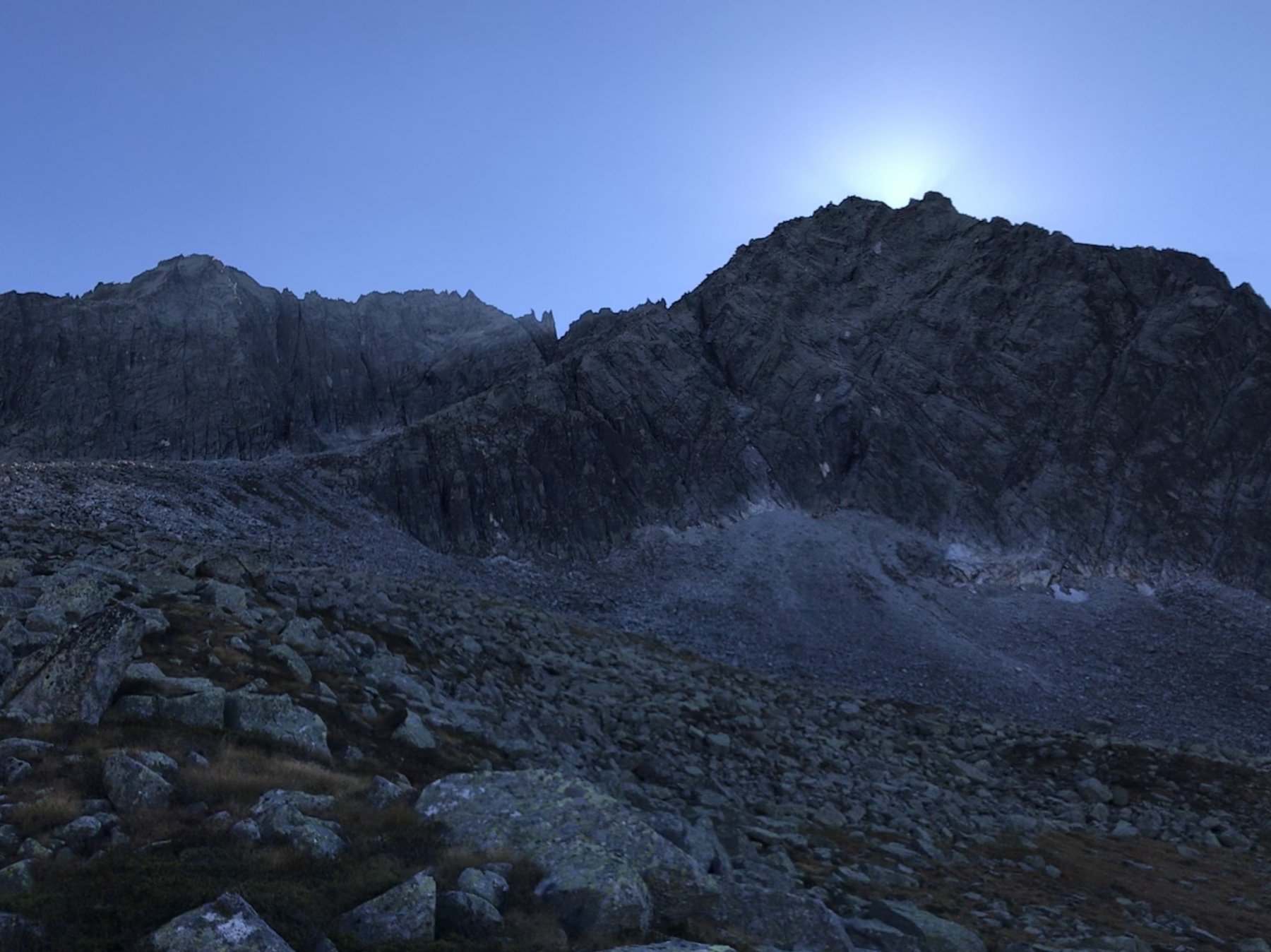 da questo punto meglio non salire sulla costa ma puntare alle 2 strisce erbose