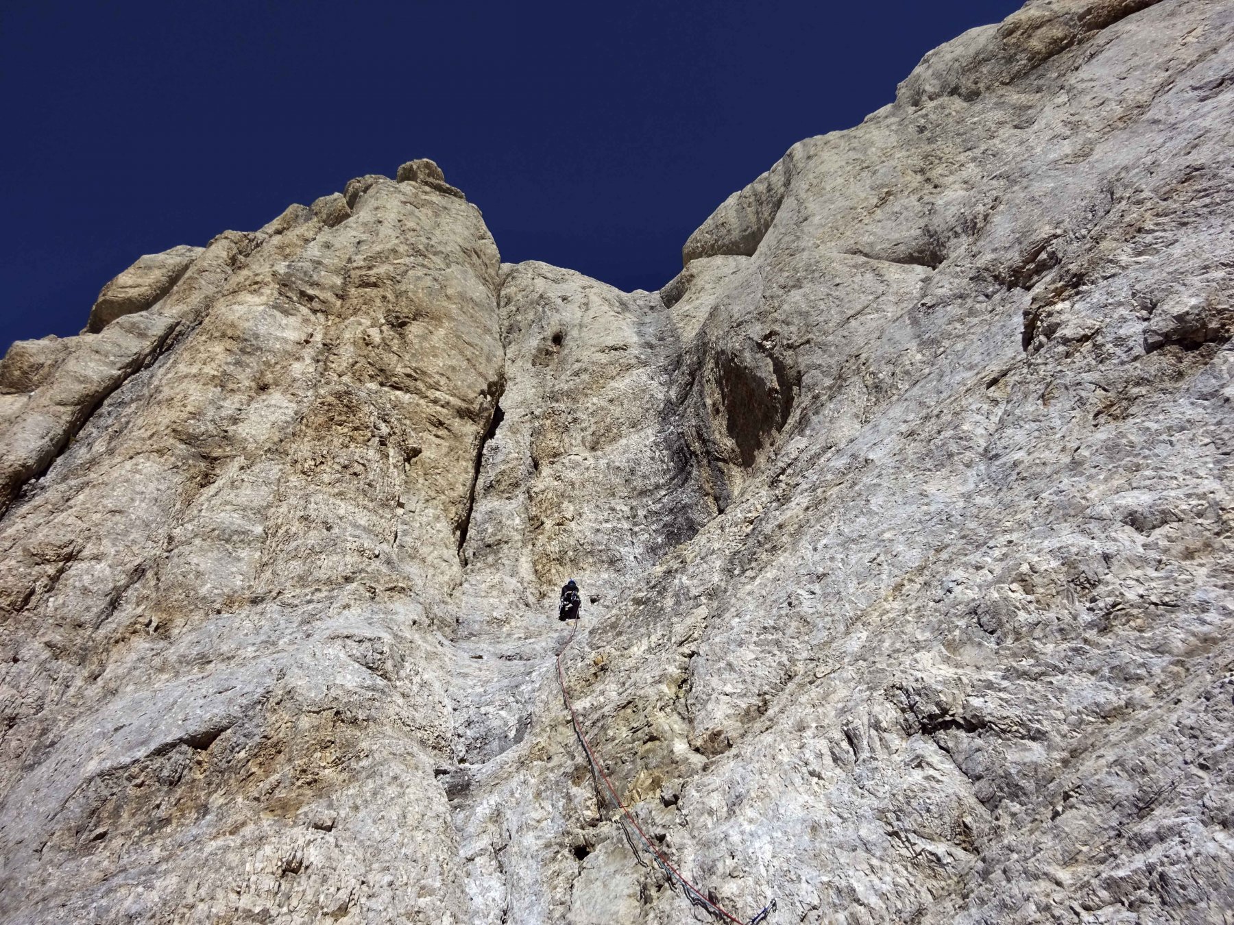 simone alla S1. la via segue la striscia nera a dx