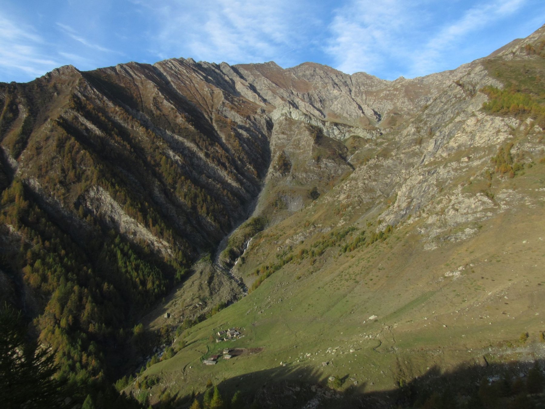 Vallone di Crosenna salendo al Col Cuntent