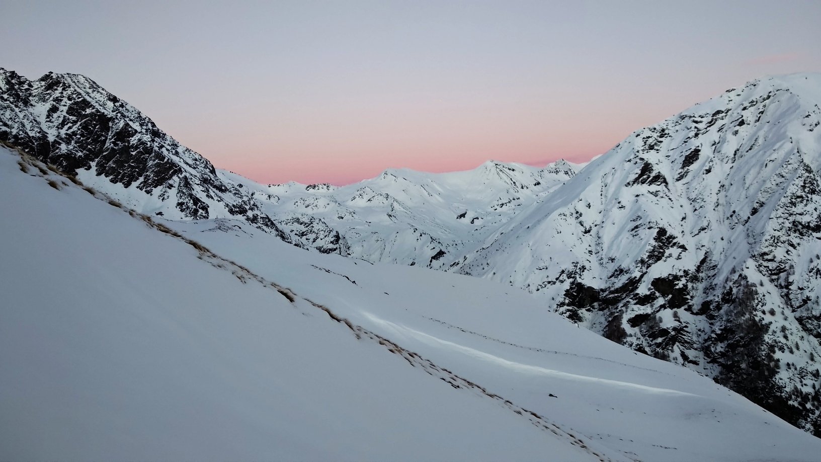 il vallone del Grauson sembra ben innevato