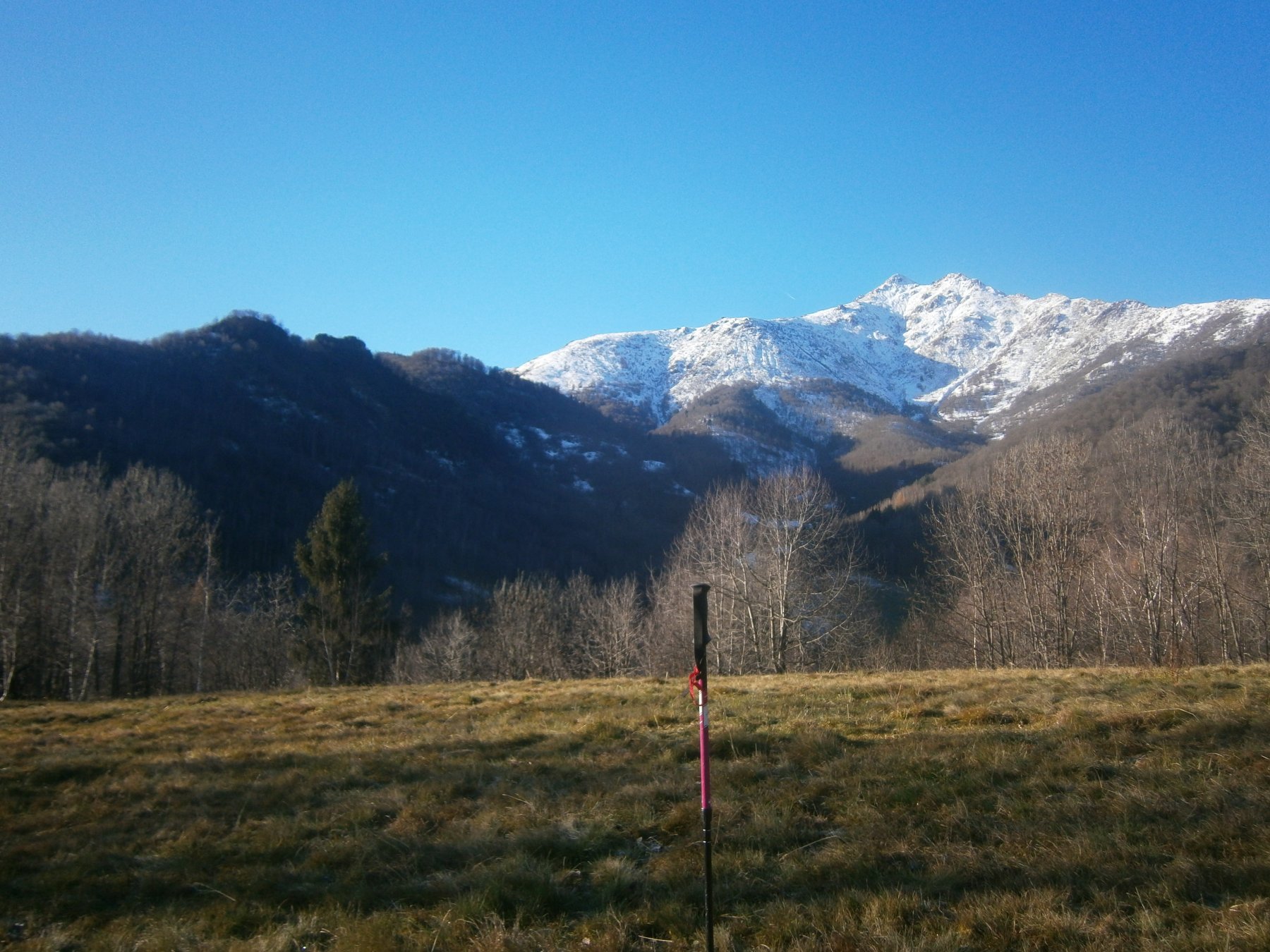 Rocche Nuvolente (a sin.) e Bisalta dal bric Fusare