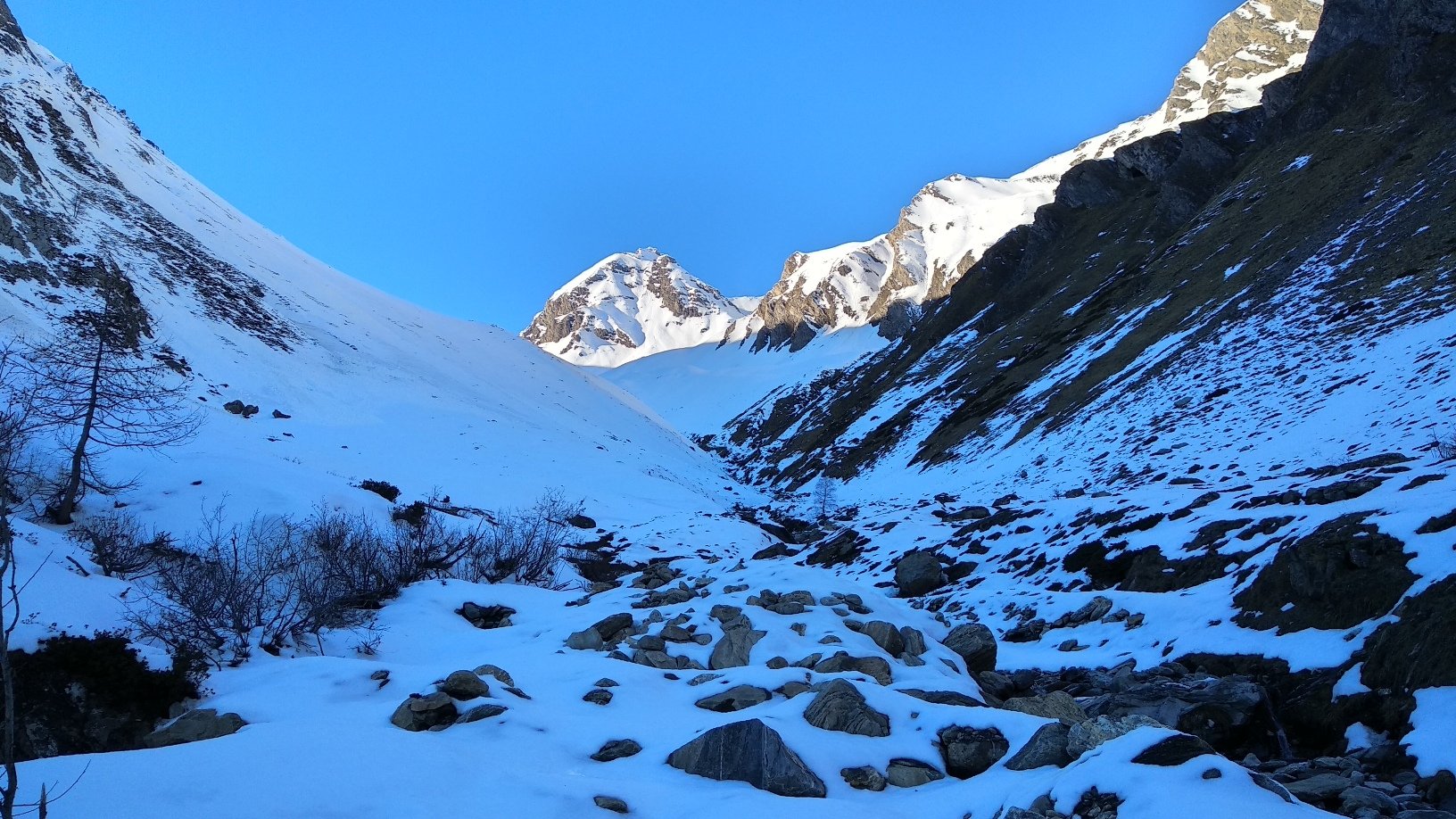 nel vallone prima del bivio a 1966 m