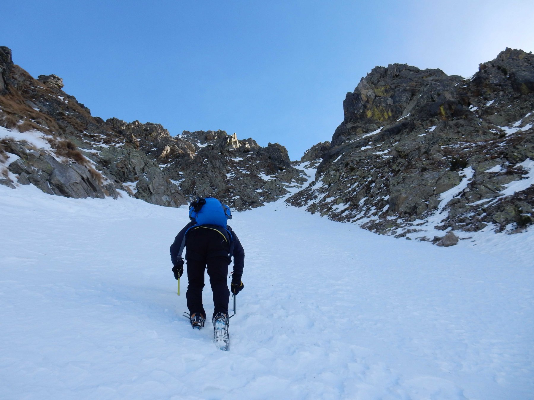 Primi metri nel canale di Cime di Grom.