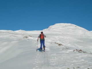 il largo versante che conduce in punta
