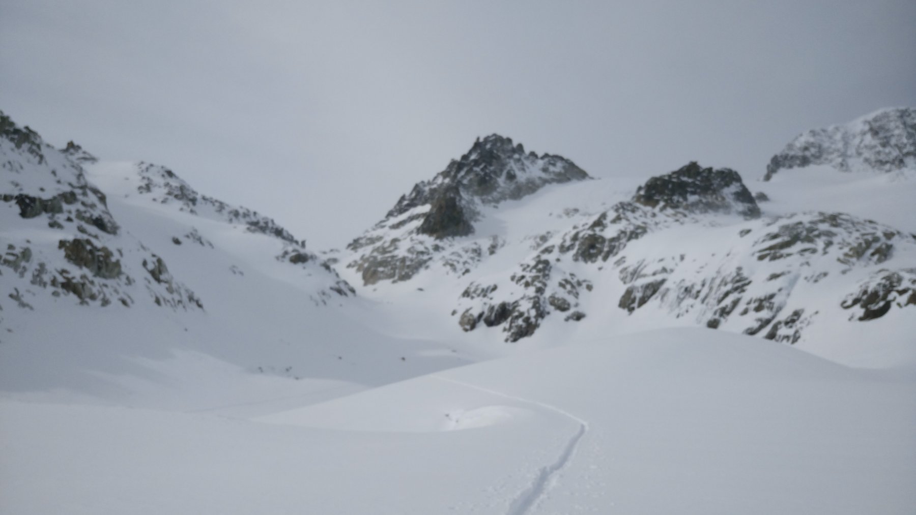 Pianoro dove nella parte centrale si trova il crepaccio fotografato!! Attenzione quando si passa in caso di nebbia stare  a destra o a sinistra!!!