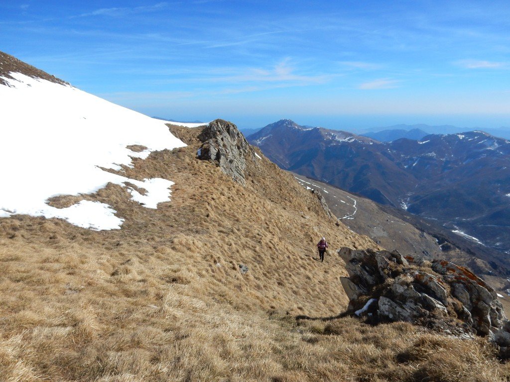 poco sotto la cresta