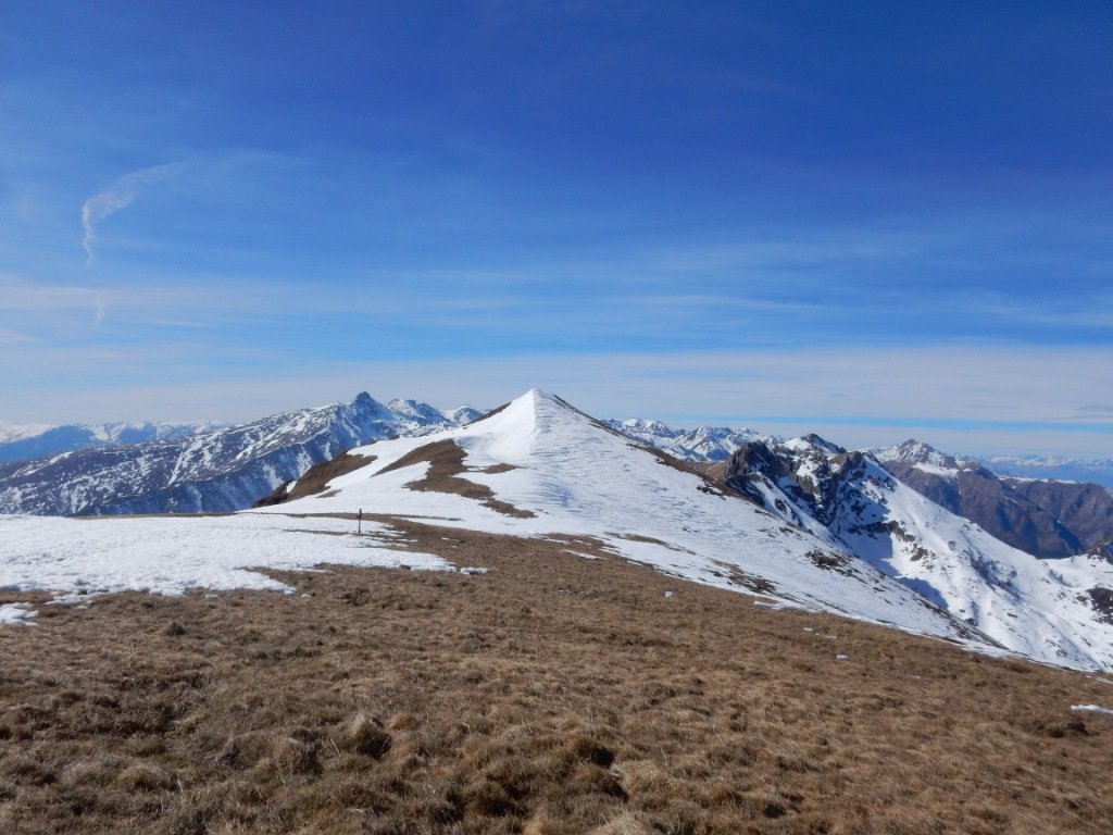 tutta la cresta alle spalle, le Panne e Ciuaiera al fondo