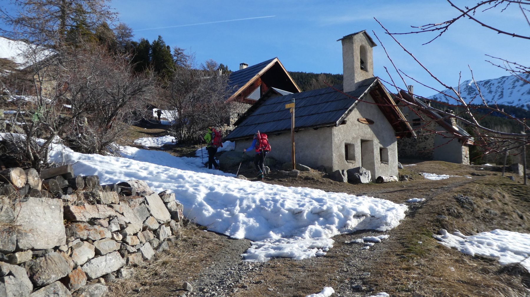 passando dai casolari di Les Tronchets