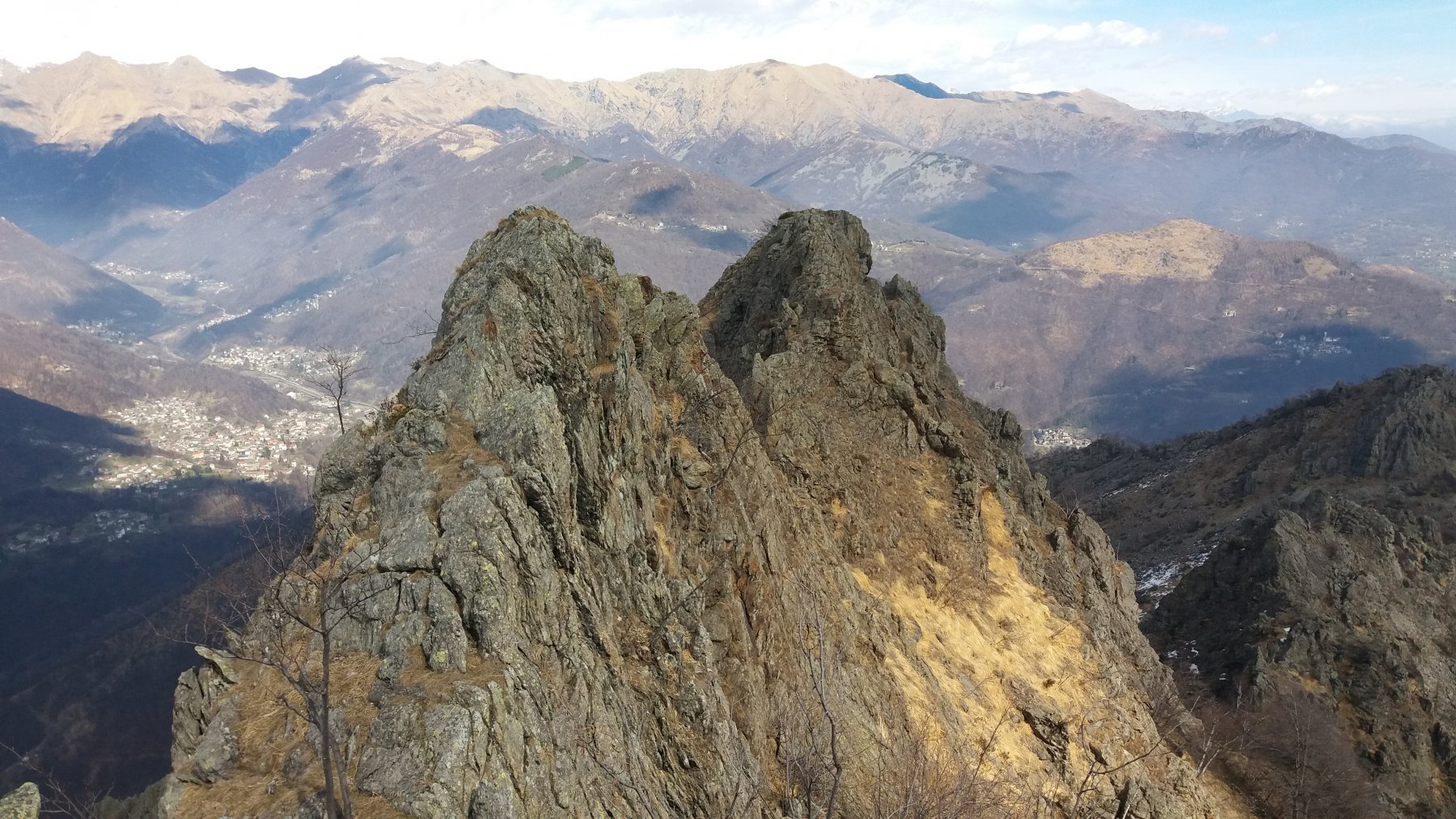 Il castelletto finale, visto dall'anticima piu' a ovest