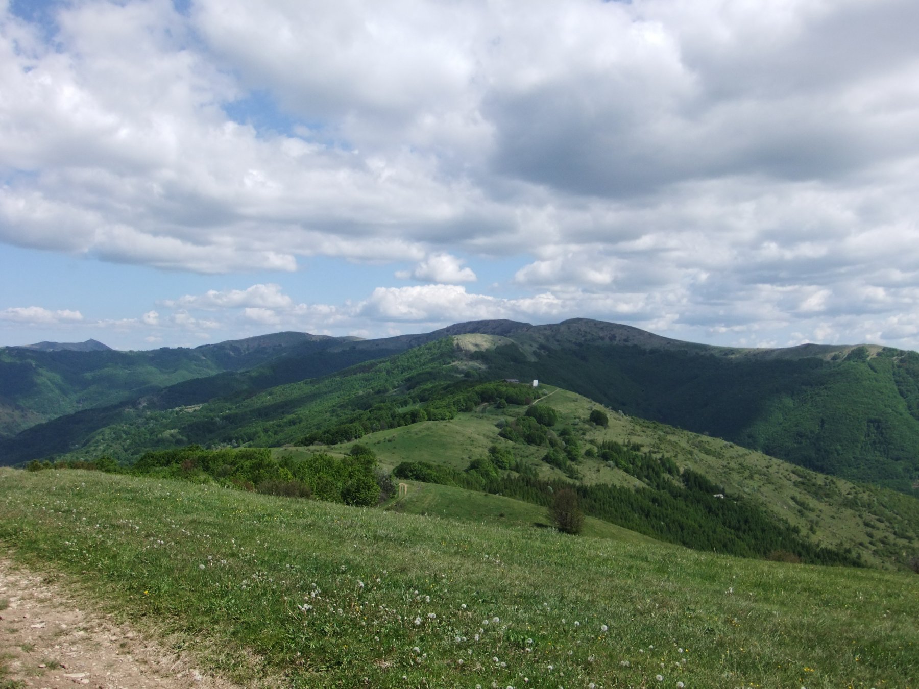 Dalla cima del Giarolo verso Ebro e Chiappo