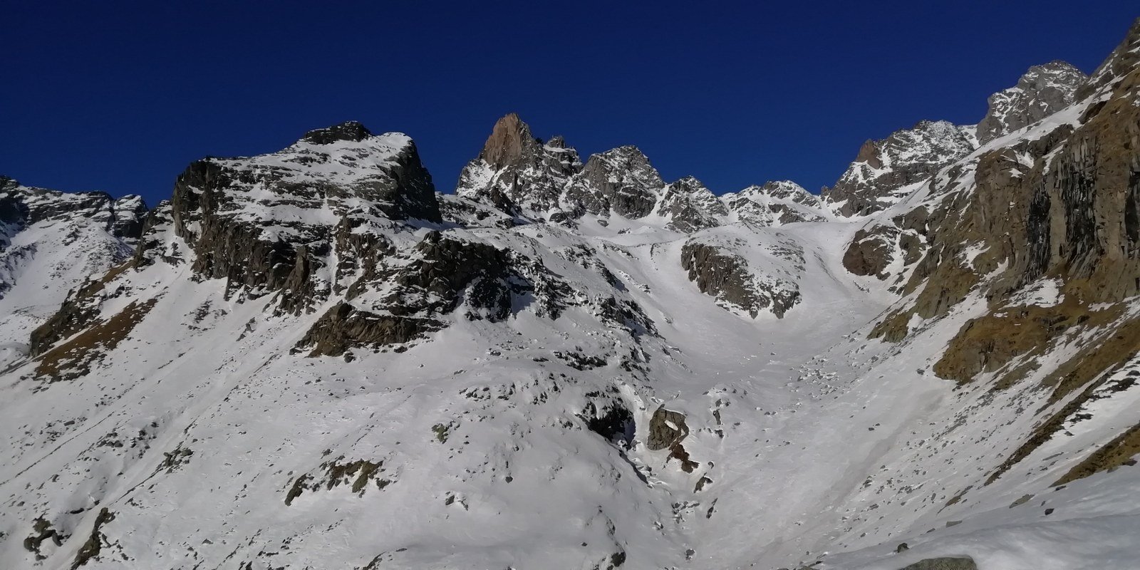 Di fronte il percorso di salita per la Becca di Gay