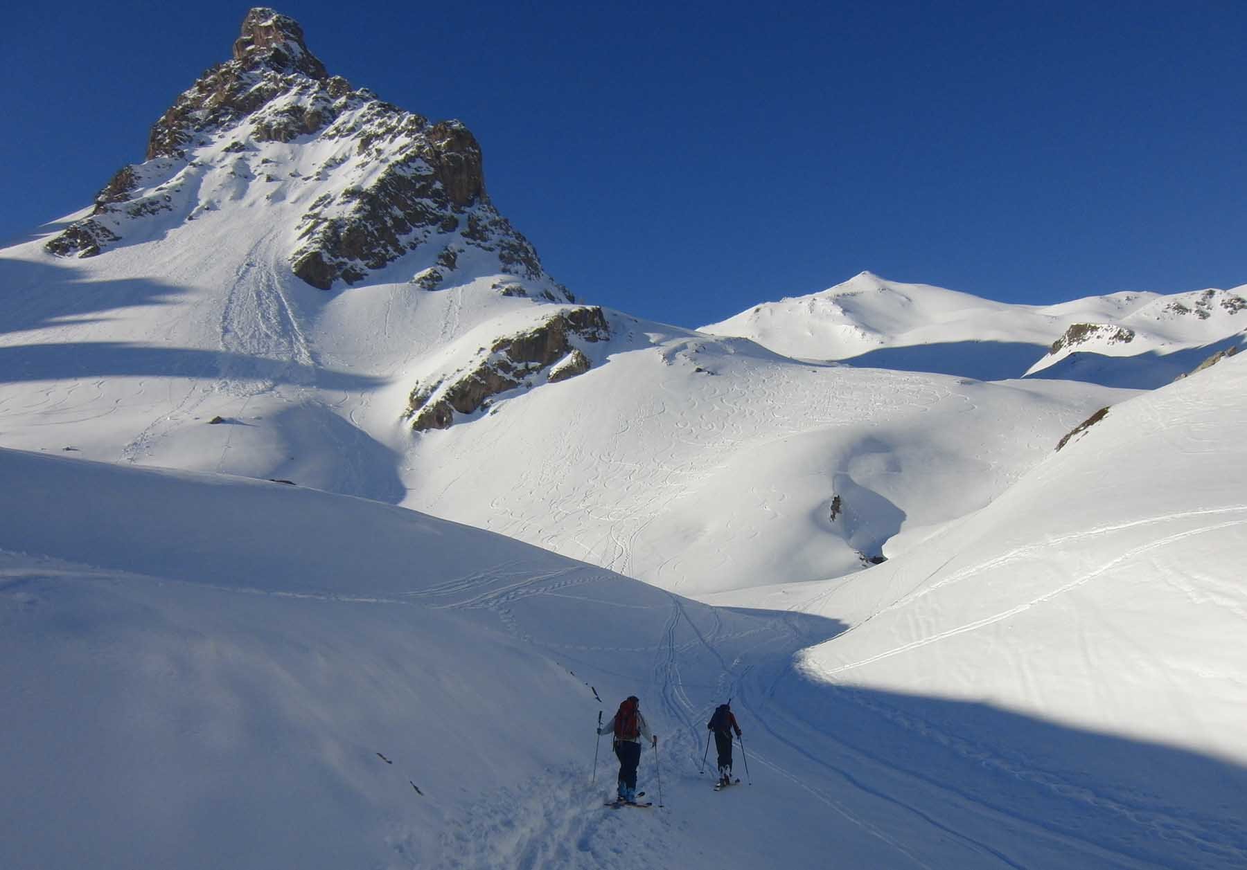Il Pic Ombière al centro