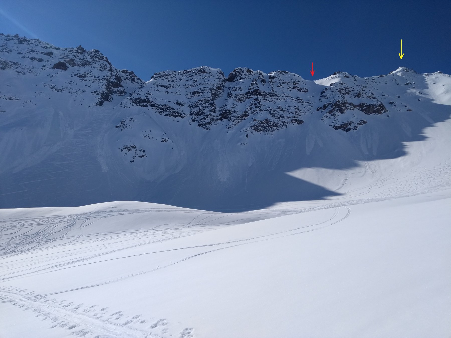 Canale (freccia rossa) e Testa di Serena (freccia gialla)