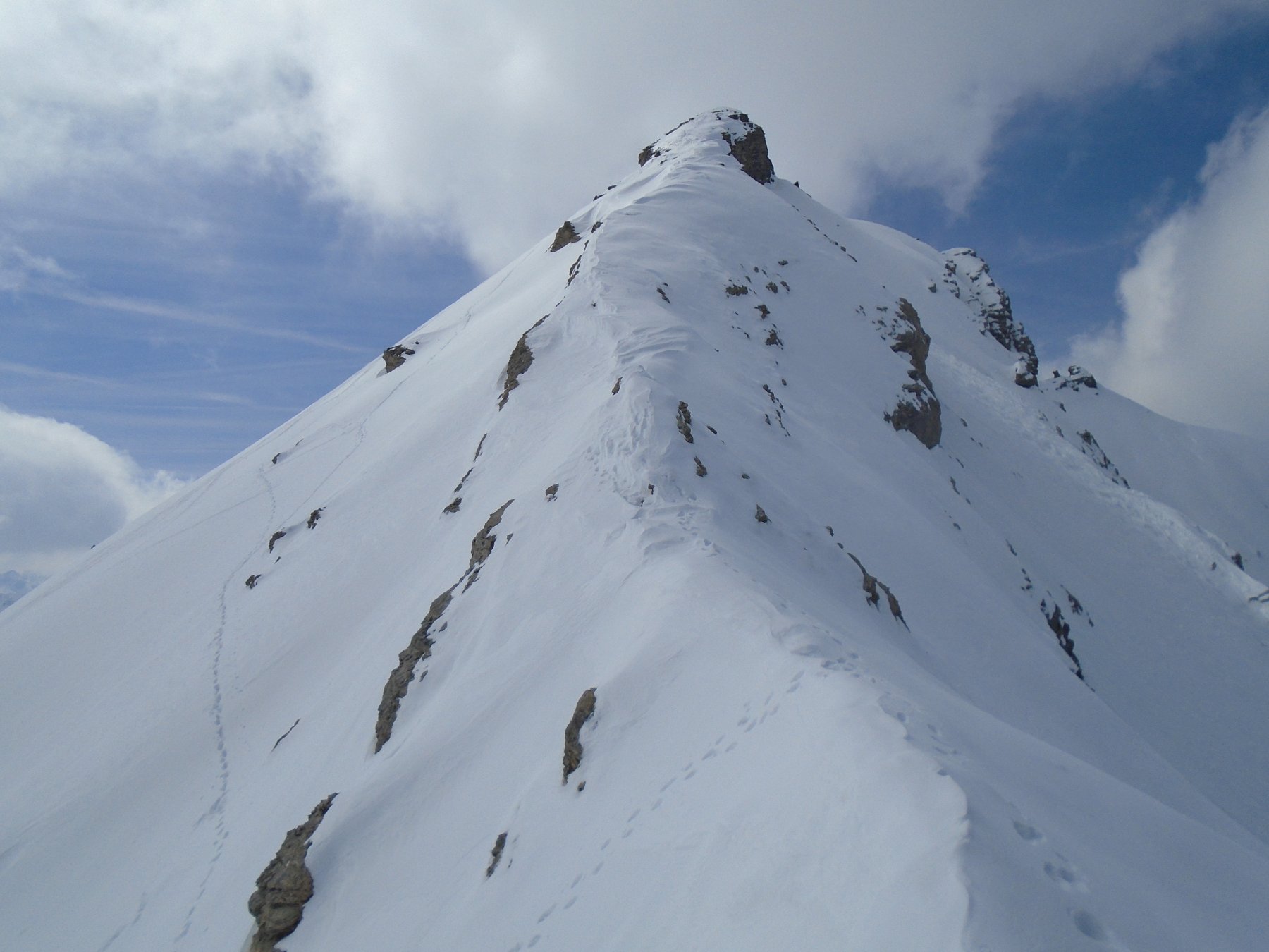 Colle delle Vigne: ritirata dal dente roccioso e passaggio a sx per il pendio SE