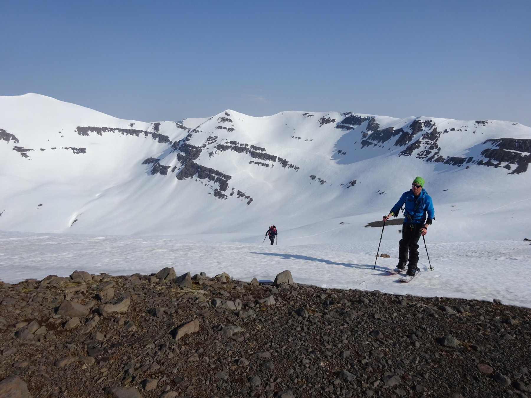 Arrivo sulla cima Sud. Alla spalle la testata del vallone con alcune delle cime salite nella giornata