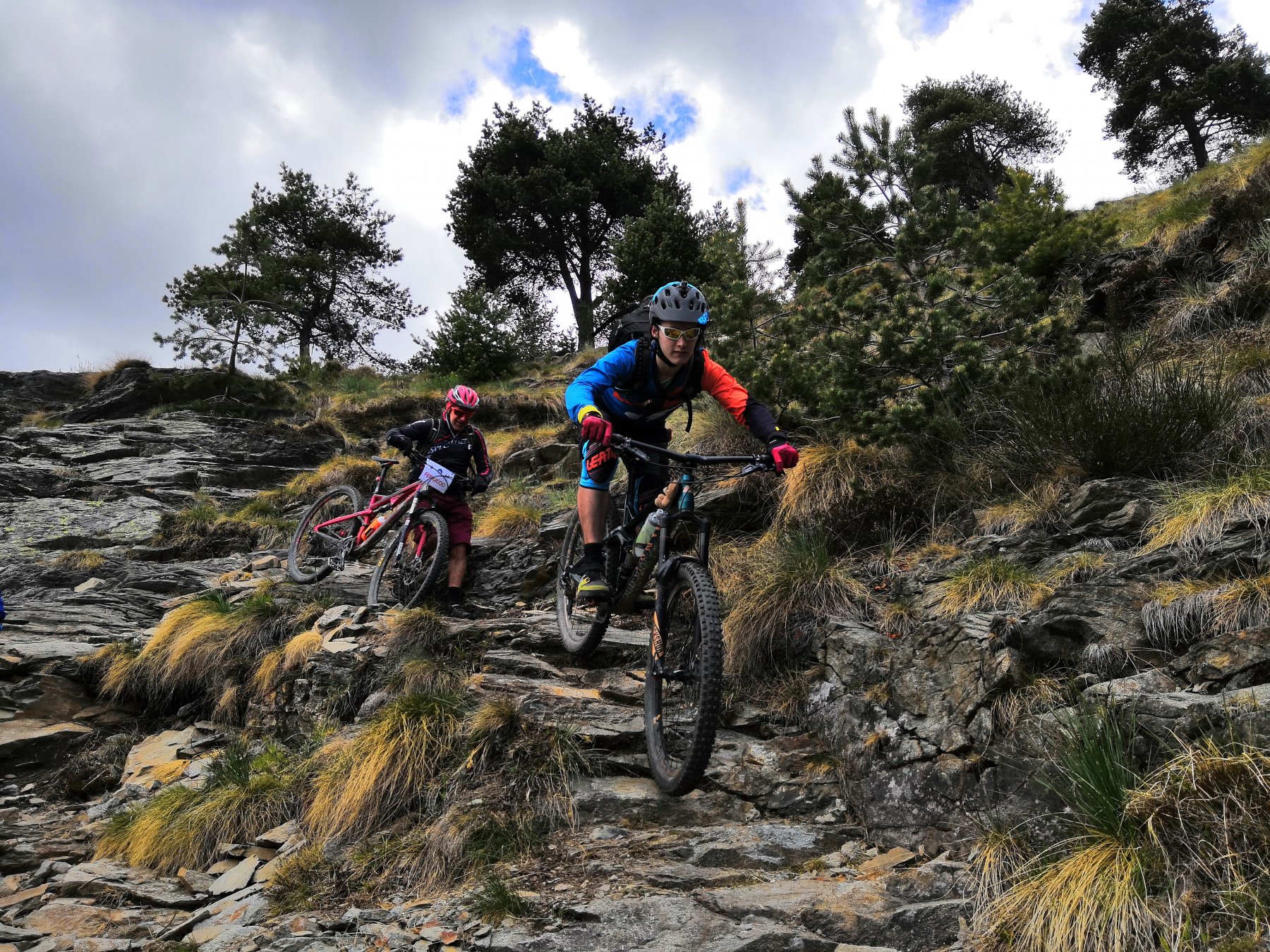 Passaggio iniziale tecnico scendendo su Serremarchetto