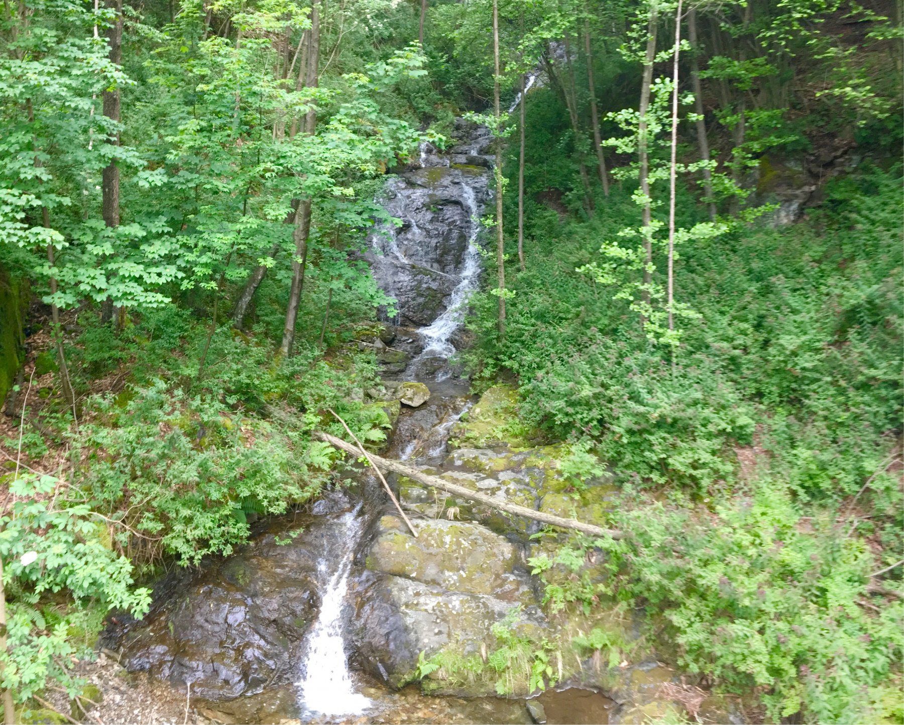 Una delle cascatelle lungo il percorso