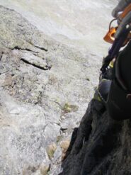 il camino in parete evitabile restando in cresta..