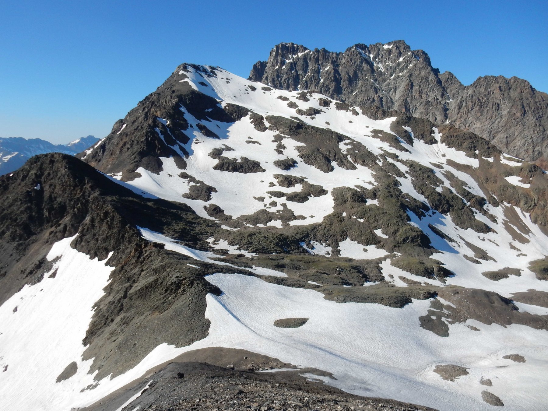  Scendiamo il pendio verso la Fuorcla Pischa.