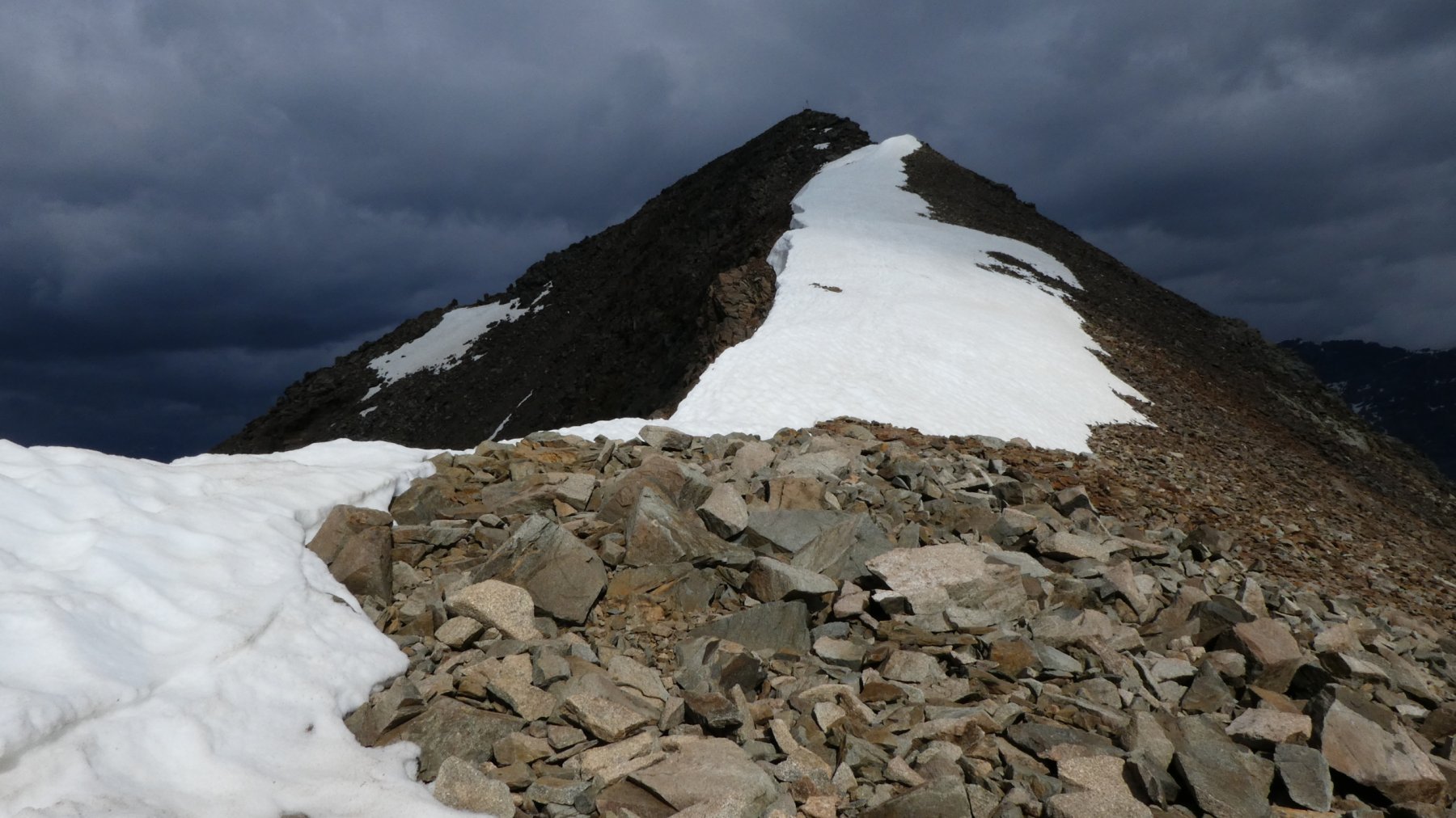 cresta finale e cima osservate dall'anticima
